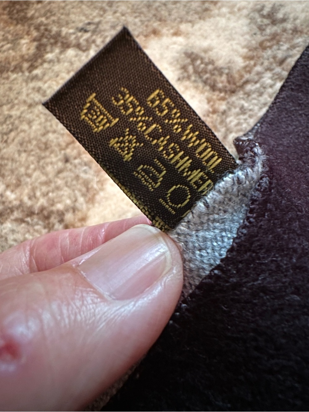 Louis Vuitton Black Scarf with white Accent - Picture 3 of 7